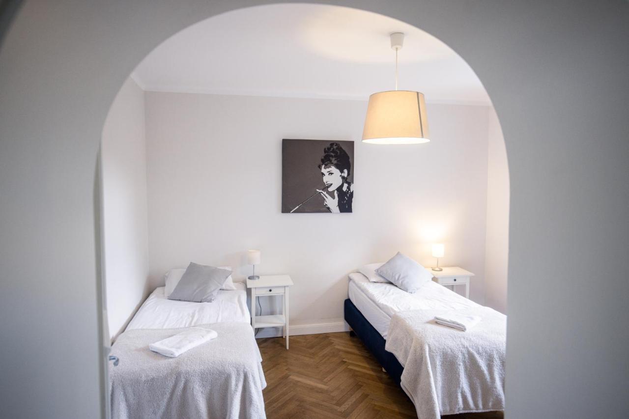 Manor Apartments, 초팍 외부 사진